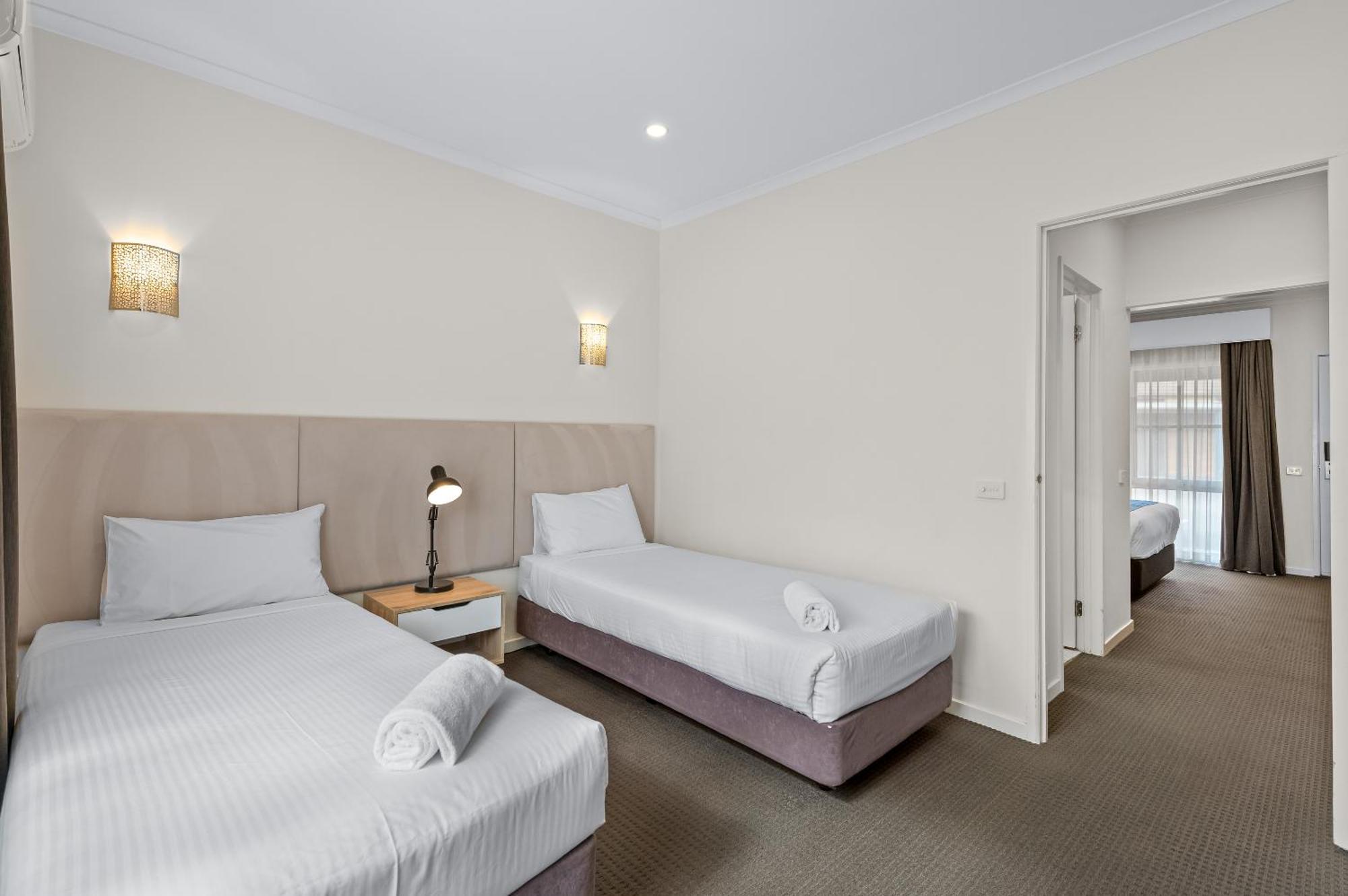Rowville International Hotel Экстерьер фото